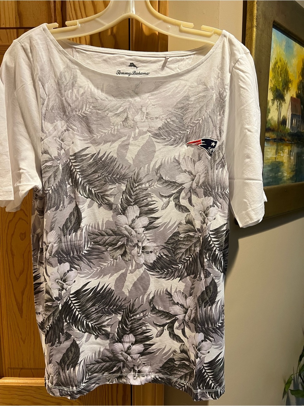 Tommy Bahama White+Gray Floral Scoop Neck Top~New England Patriots Patch~Large